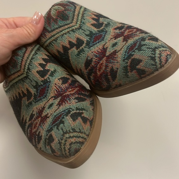 Wonderly Multicolor Patterned Tapestry Mules size 8 / barely worn - Picture 2 of 8